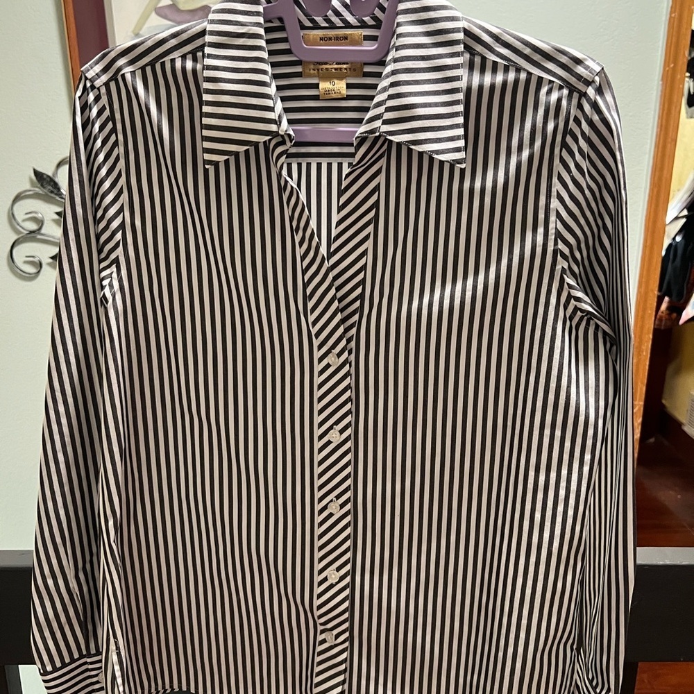Investments Classic Black & White Striped Button Down Shirt E252